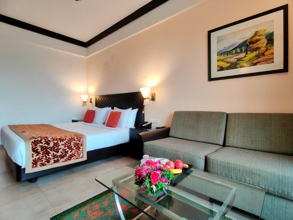 Fariyas Resort Lonavla Exterior foto