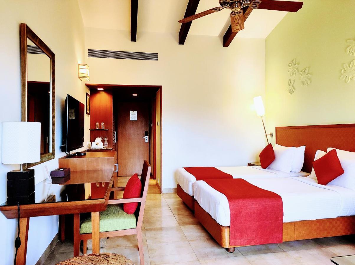 Fariyas Resort Lonavla Exterior foto